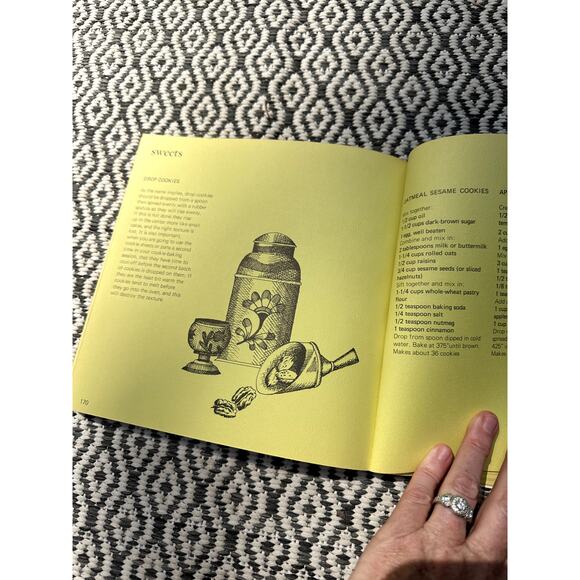 Vintage Cookbook Herb Cookery Paper back 1970s Era Illustrated Homesteader - Picture 2 of 11